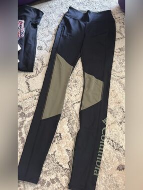 Columbia Black Leggings with Olive Panels NWOT